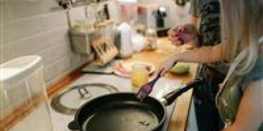 “سموم على سفرتك”.. أخطاء يومية في المطبخ تهدد صحتك دون أن تشعر