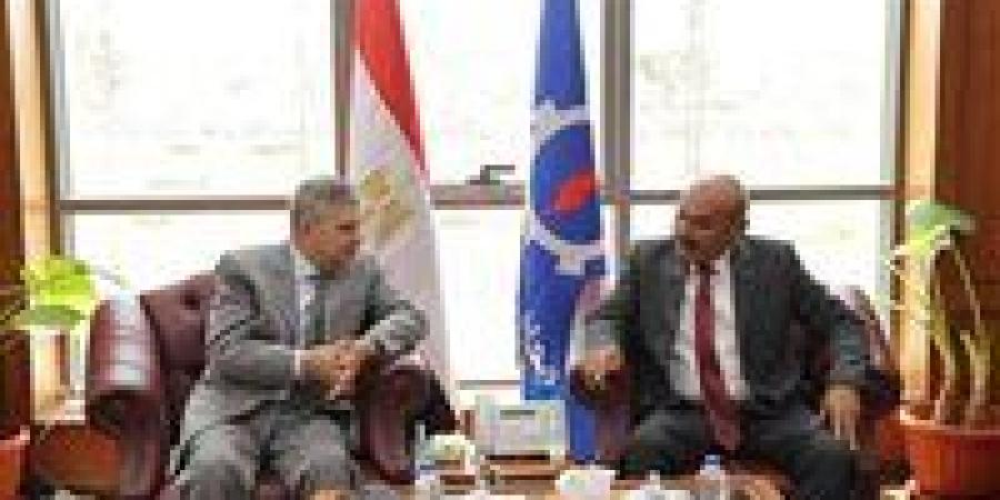 الفريق أسامة ربيع يبحث سبل التعاون مع محافظ السويس... ويتابع مستوى تقديم الرعاية الصحية بالمستشفيات