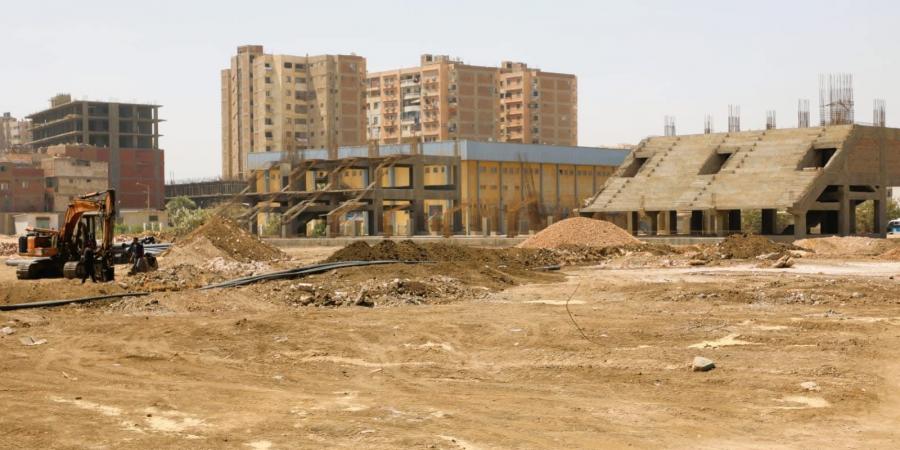 محافظ المنيا يتفقد مشروع تطوير الإستاد الرياضي ويؤكد: صرح عالمي على مساحة 20 فدانًا.. وافتتاح المرحلة الأولى أغسطس 2026