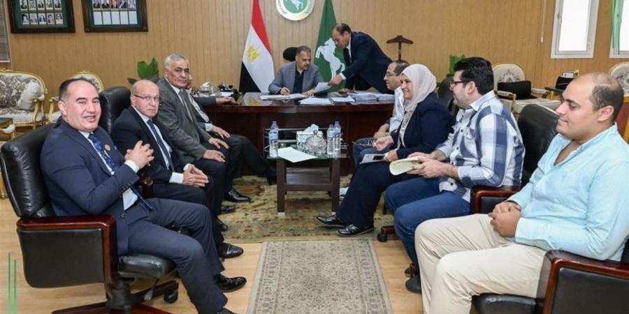 نواب الشيوخ يلتقون محافظ الشرقية لتلبية احتياجات المواطنين