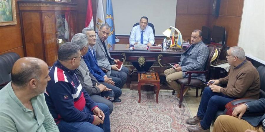 وكيل تعليم الغربية يجتمع برؤساء لجان الدبلومات الفنية بقطاع طنطا لمناقشة آليات العمل