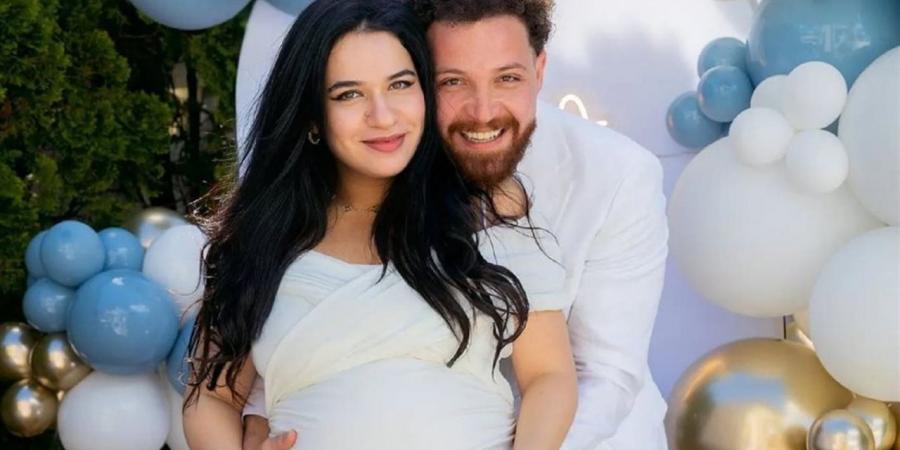 زوجة محمود حجازي تتهمه بالتصرف في مقتنياتها دون إذنها