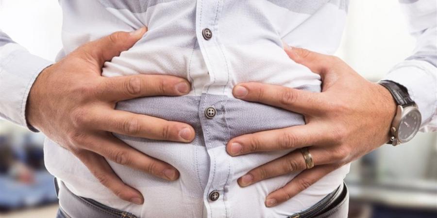 قرقرة البطن.. علامة طبيعية أم إنذار لمشكلة هضمية؟