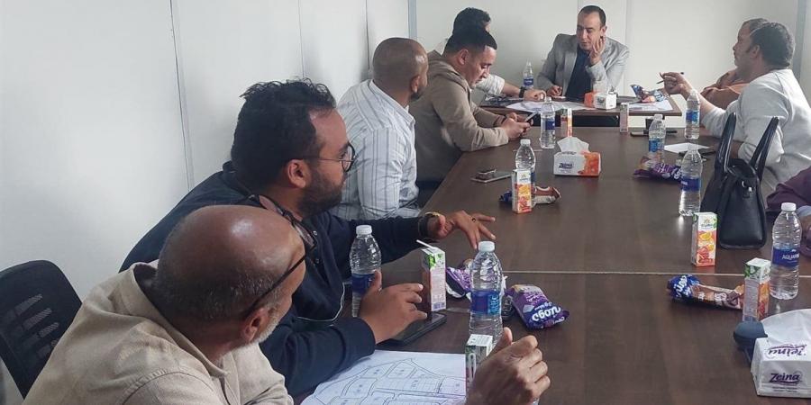 رئيس جهاز الفيوم الجديدة يتابع مستجدات مشروعات الطرق والمرافق وتسريع التنفيذ