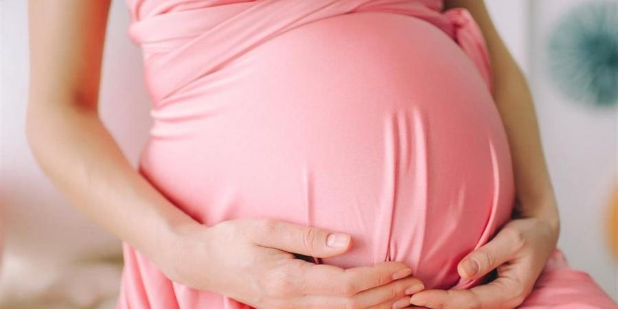أستاذ نساء وتوليد: بعض الأعراض الخطيرة للحمل قد تظهر دون أعراض واضحة