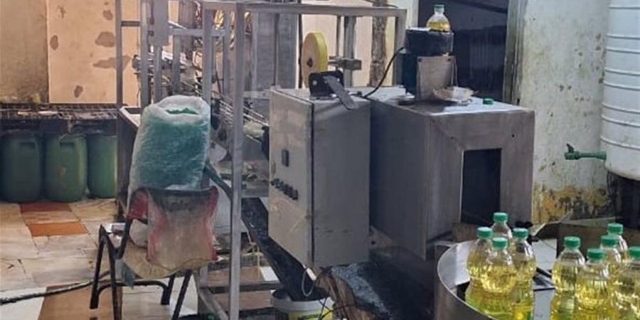 ضبط مصنع زيوت مغشوشة وآلاف السلع مجهولة المصدر في الغربية