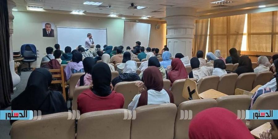 رغم العاصفة الترابية.. استمرار فعاليات القوافل التعليمية المجانية بمطروح