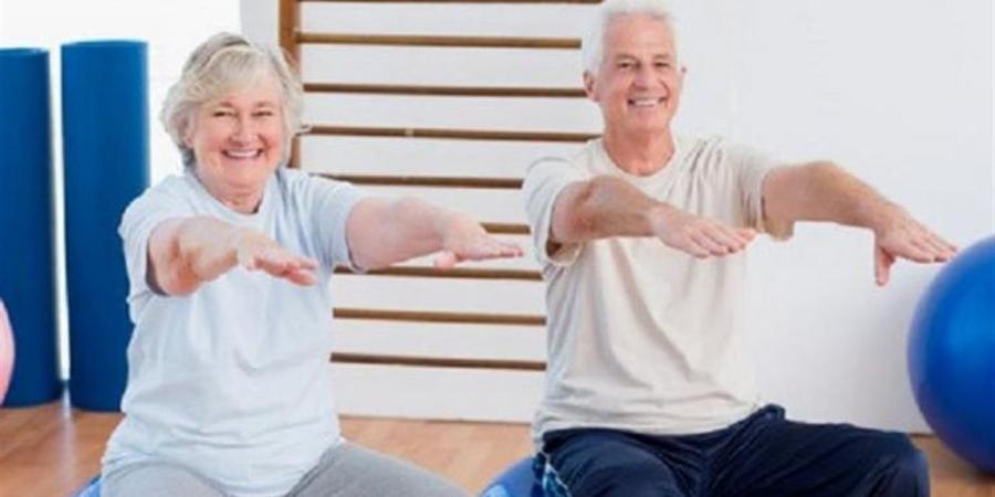 هل الأشخاص السامون يسرّعون الشيخوخة؟ ما يقوله العلم