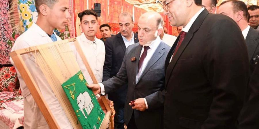 محافظ الغربية يتفقد معرض مخرجات التعليم الفني بمشاركة 110 طلاب من 109 مدارس