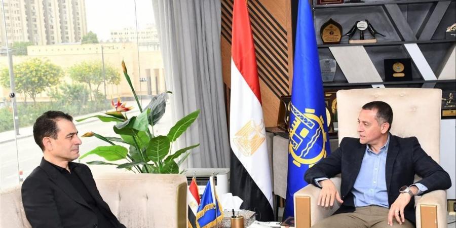 محافظ أسوان يلتقي رئيس هيئة قصور الثقافة لبحث دعم الحراك الثقافي والفني بالمحافظة