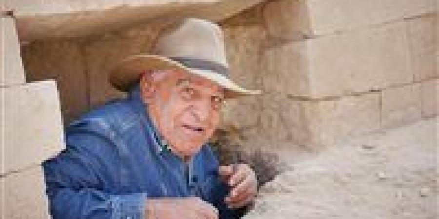 بالوثائق والصور.. زاهي حواس يكشف أول طلب رسمي مصري لاسترداد رأس نفرتيتي