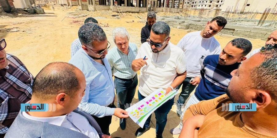 اجتماع موسع لمتابعة تنفيذ مشروعات الطرق والإسكان في أحياء المدينة ورفع معدلات الإنجاز بالعبور الجديدة