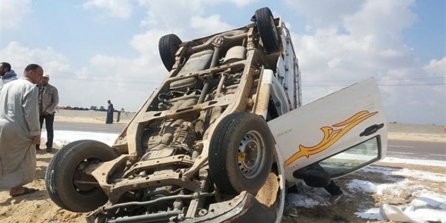 إصابة 12 شخصًا في انقلاب سيارة ربع نقل بالطريق الساحلي الدولي