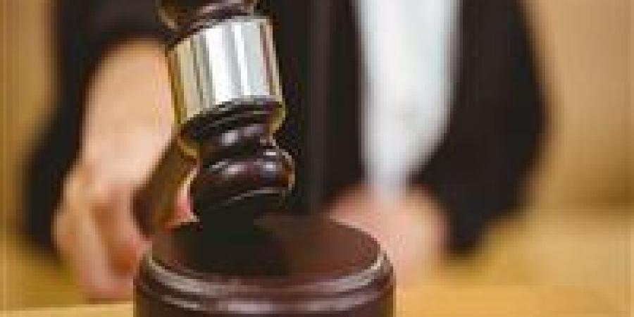 المؤبد وغرامة 20 ألف جنيه لعاطل بتهمة حيازة سلاح ناري وقنابل يدوية بالإسماعيلية