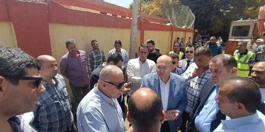 نائب محافظ الجيزة يتفقد مشروع الصرف الصحي بقريتي برنشت والمتانيا بالعياط