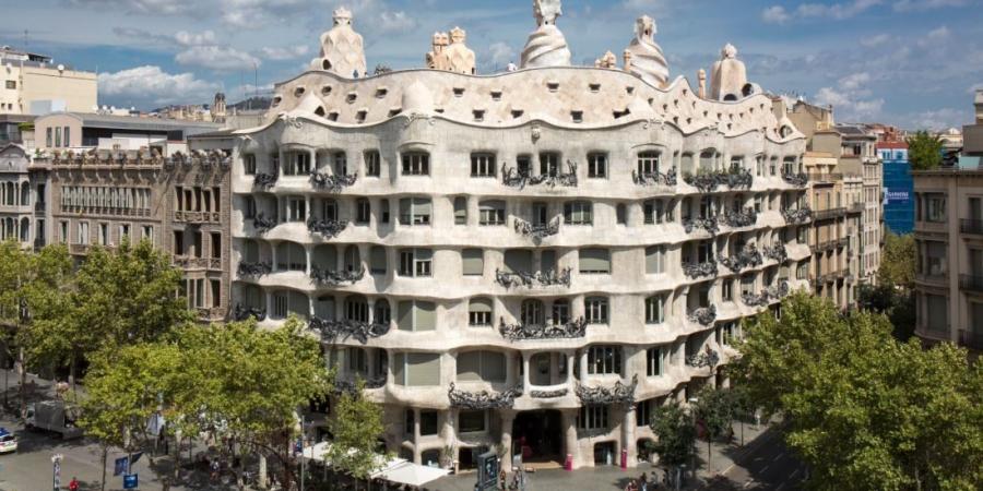 كازا ميلا تحفة معمارية حديثة تجسد رؤية أنطونى غاودى فى برشلونة