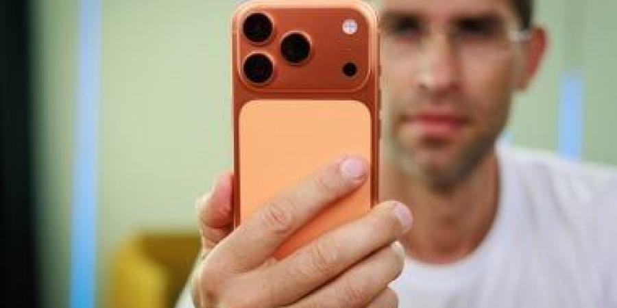 هواتف آيفون تحصل على 9 ميزات اتصال بالأقمار الصناعية قريبا.. اعرفها