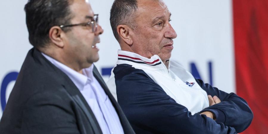 الخطيب وعبد الحفيظ ومؤمن زكريا يحضرون فوز الأهلى وديا على زد.. صور