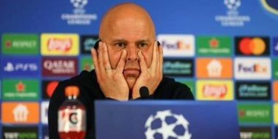 ليفربول يدرس استمرار سلوت الموسم المقبل ويعده بصفقات لتعويض رحيل صلاح