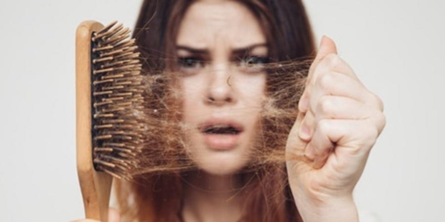 أسباب تساقط الشعر المفاجئ ونصائح للحد منه واستعادة كثافته