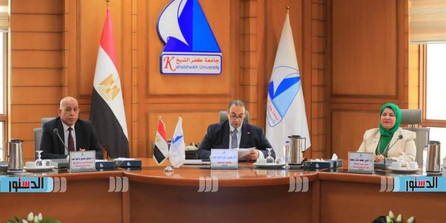رئيس جامعة كفر الشيخ يترأس اجتماع مجلس مشروعات التطوير لشهر أبريل