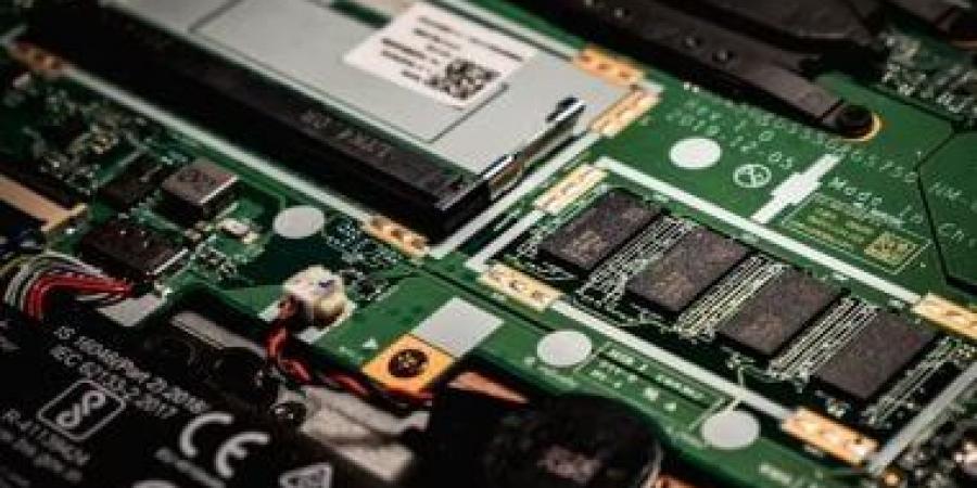 أزمة مستمرة حتى 2030.. لماذا تظل الذاكرة (RAM) شحيحة ومكلفة؟