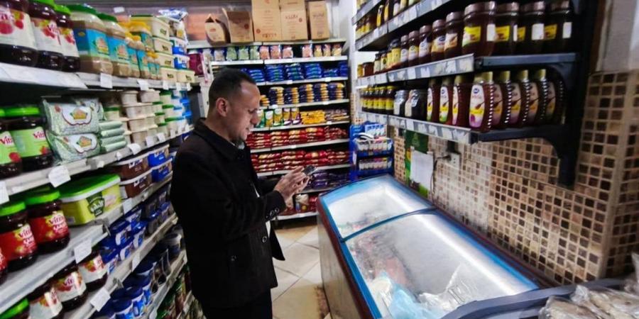 ضبط كميات كبيرة من السلع مجهولة المصدر خلال حملات تموينية بالشرقية