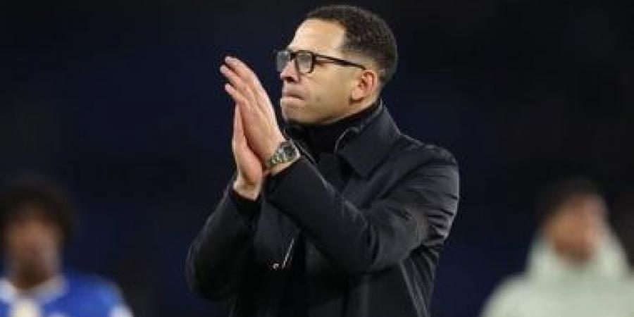 رسميًا.. تشيلسي يعلن إقالة مدربه ليام روزينيور لسوء النتائج