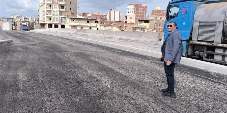 إعادة فتح كوبري مدخل مدينة كفر الدوار أمام حركة المرور