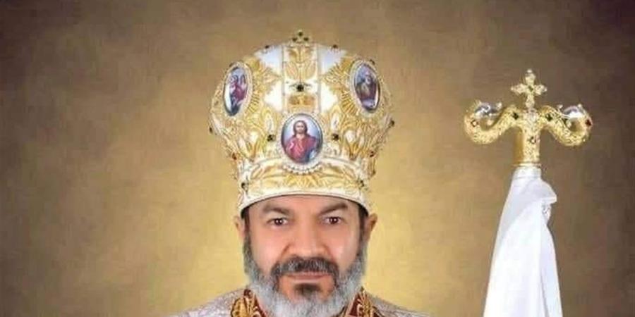 الأنبا توما يلتقي مجموعة إيمان ونور ويحتفل بالقداس الإلهي