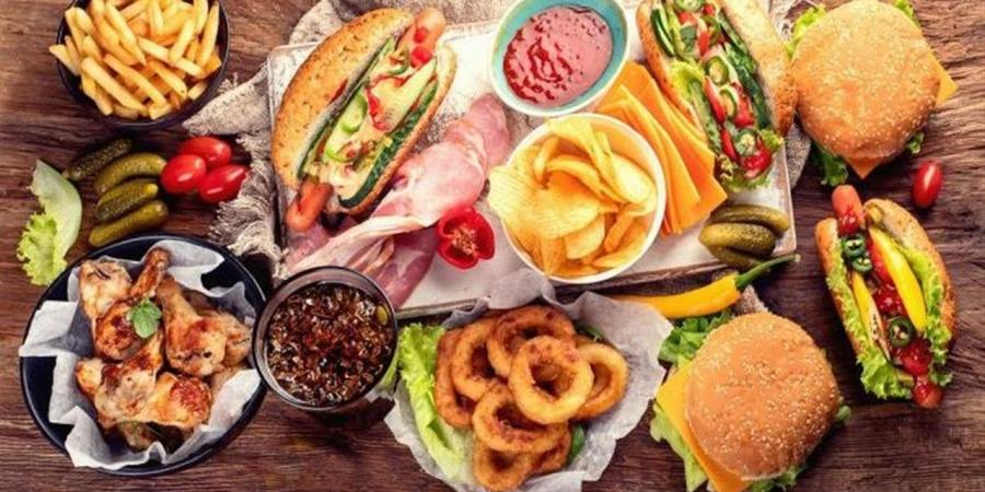 دراسة تحذر من مخاطر تناول الوجبات السريعة على المدى الطويل