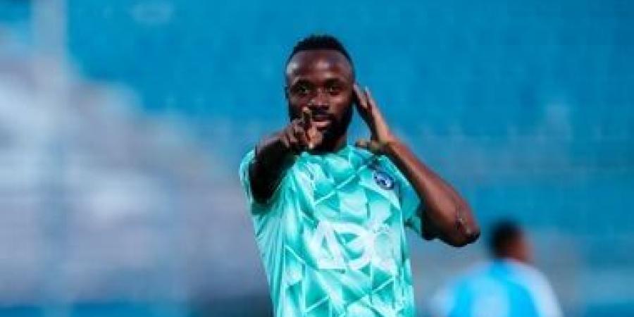 فيستون ماييلى يقود هجوم بيراميدز أمام الزمالك