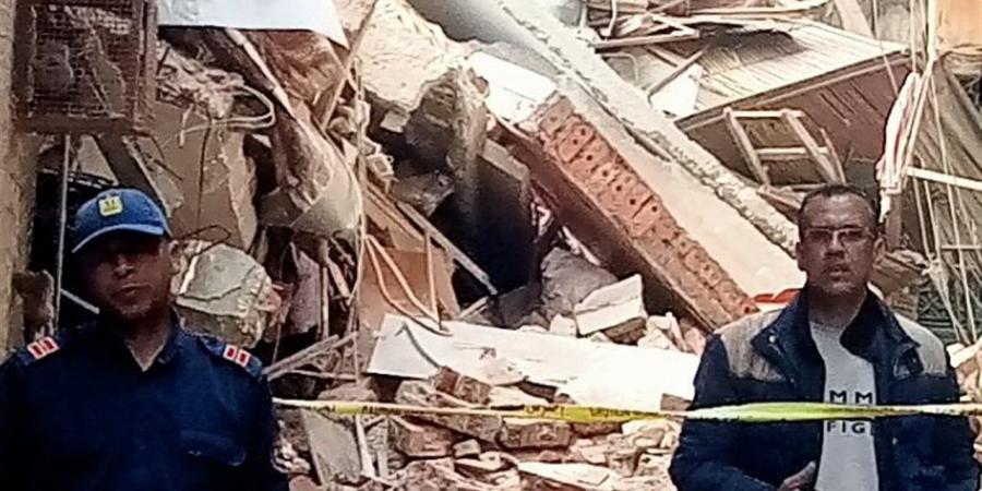 إصابة شخصين إثر انهيار أجزاء من عقار قديم بالعطارين في الإسكندرية