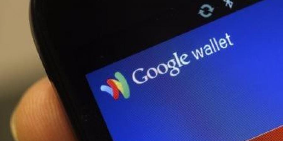 جوجل Wallet تضيف تتبعًا مباشرًا لرحلات الطيران على شاشة قفل أندرويد 16