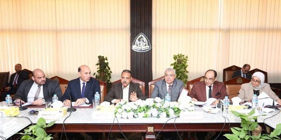 جامعة الزقازيق تهنِّئ الرئيس السيسي والقوات المسلحة المصرية بذكرى عيد تحرير سيناء 44