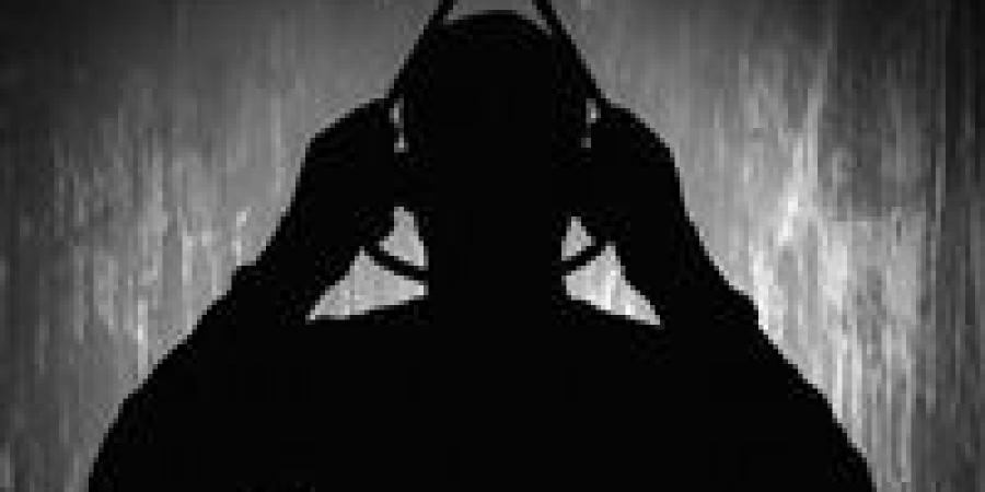 “اكتئاب قاتل”.. سائق شاب ينهي حياته شنقًا داخل غرفته بأوسيم