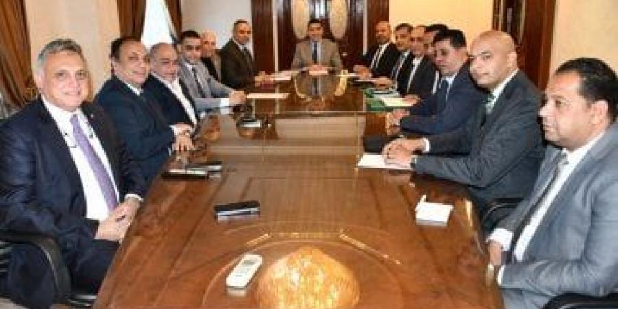 وزير الشباب والرياضة يعقد اجتماعًا مع مجلس إدارة اتحاد التايكوندو