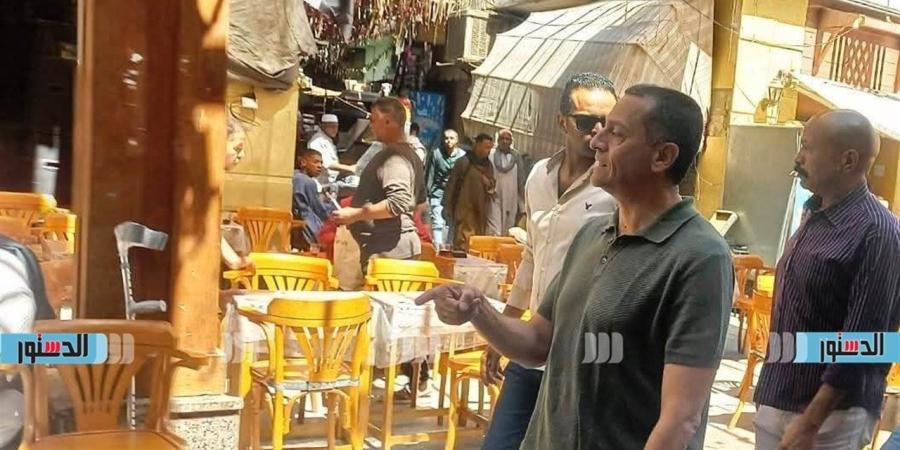 محافظ أسوان يتابع إصلاح كسر خط للمياه وطفح للصرف الصحى