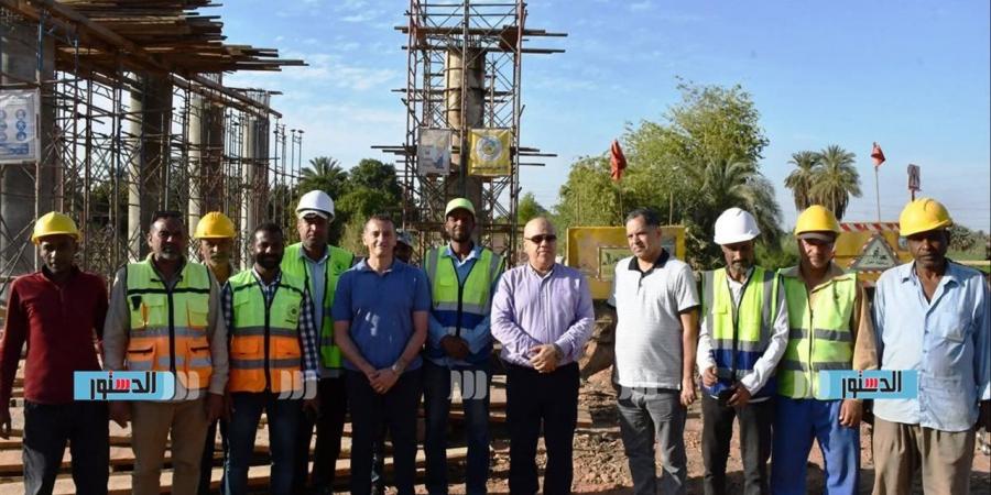 محافظ أسوان يتابع معدلات التنفيذ مشروع محور وكوبرى دراو الحر