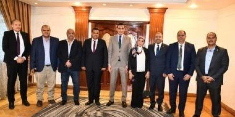 وزير الرياضة يعقد اجتماعا مع اتحاد القوس والسهم لمتابعة العمل والرؤية المستقبلية