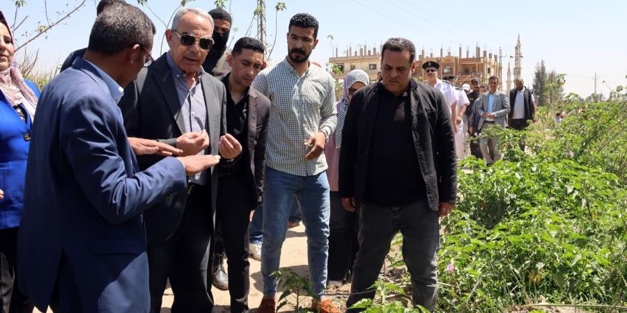 محافظ الإسماعيلية يتفقد محاور مرورية ومواقع خدمية بالقصاصين ويوجه بحلول عاجلة لتحسين الطرق والبنية التحتية