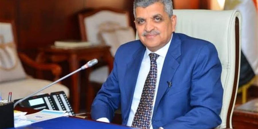 لأول مرة.. أكبر سفينة سياحية في العالم تعبر من قناة السويس