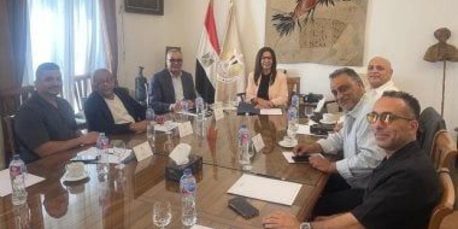 وزيرة الثقافة تبحث مع صناع السينما سبل تطوير الصناعة وتعزيز تنافسيتها