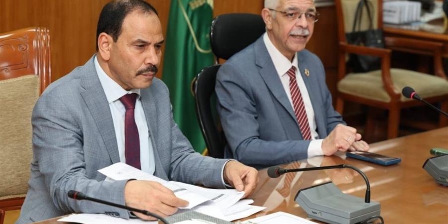 لربطها بسوق العمل.. رئيس جامعة المنوفية يتابع أعمال تحديث البرامج الدراسية