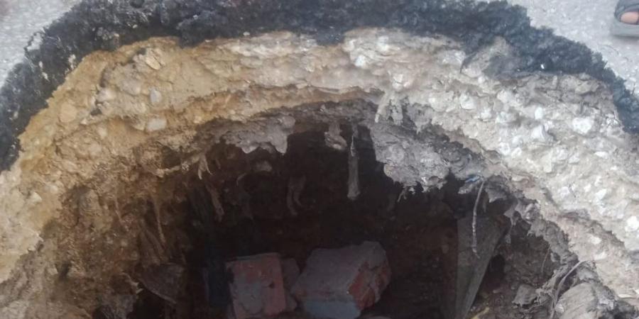 التعامل الفوري مع هبوط أرضي بخط صرف صحي بشارع رضا والاستاد بالإسماعيلية