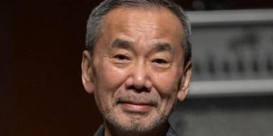 هاروكى موراكامى يعلن عن روايته الجديدة ببطلة نسائية للمرة الأولى فى مسيرته