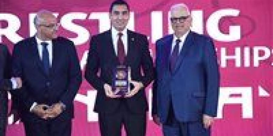 وزير الشباب والرياضة يفتتح البطولة الأفريقية للمصارعة بالإسكندرية