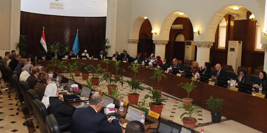 مجلس جامعة الإسكندرية يناقش استعدادات امتحانات الفصل الدراسي الثاني