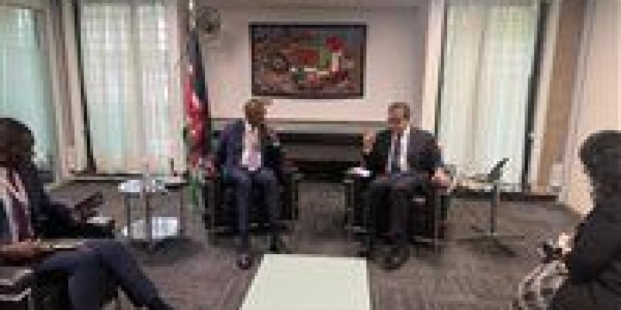 وزير الصحة يبحث مع نظيره الكيني تعزيز التعاون الصحي ونقل التجربة المصرية على هامش قمة الصحة العالمية بنيروبي