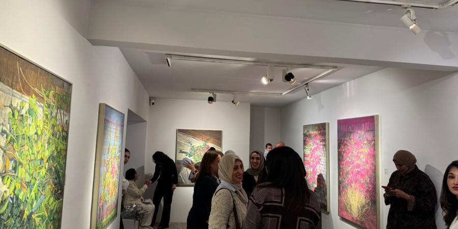 رانيا أبو العزم من افتتاح معرضها نبض خفى: أبحث عن الجمال فى أدق التفاصيل